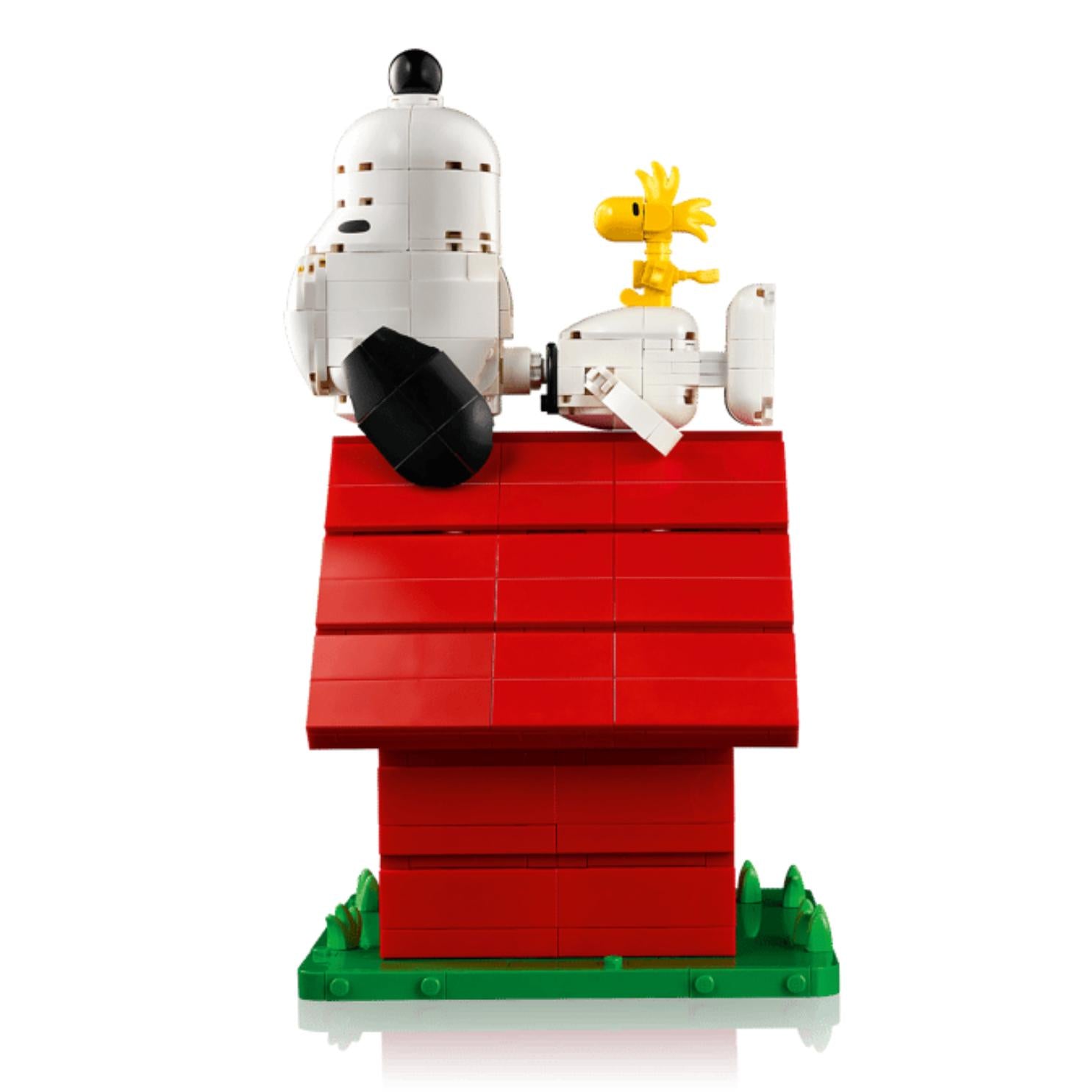 Peanuts: Snoopy'S Doghouse By Lego