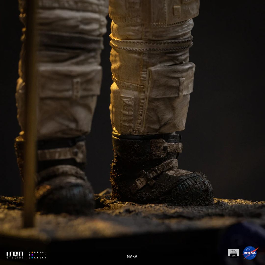 Nasa Apollo 11 Astronaut Statue By Iron Studios