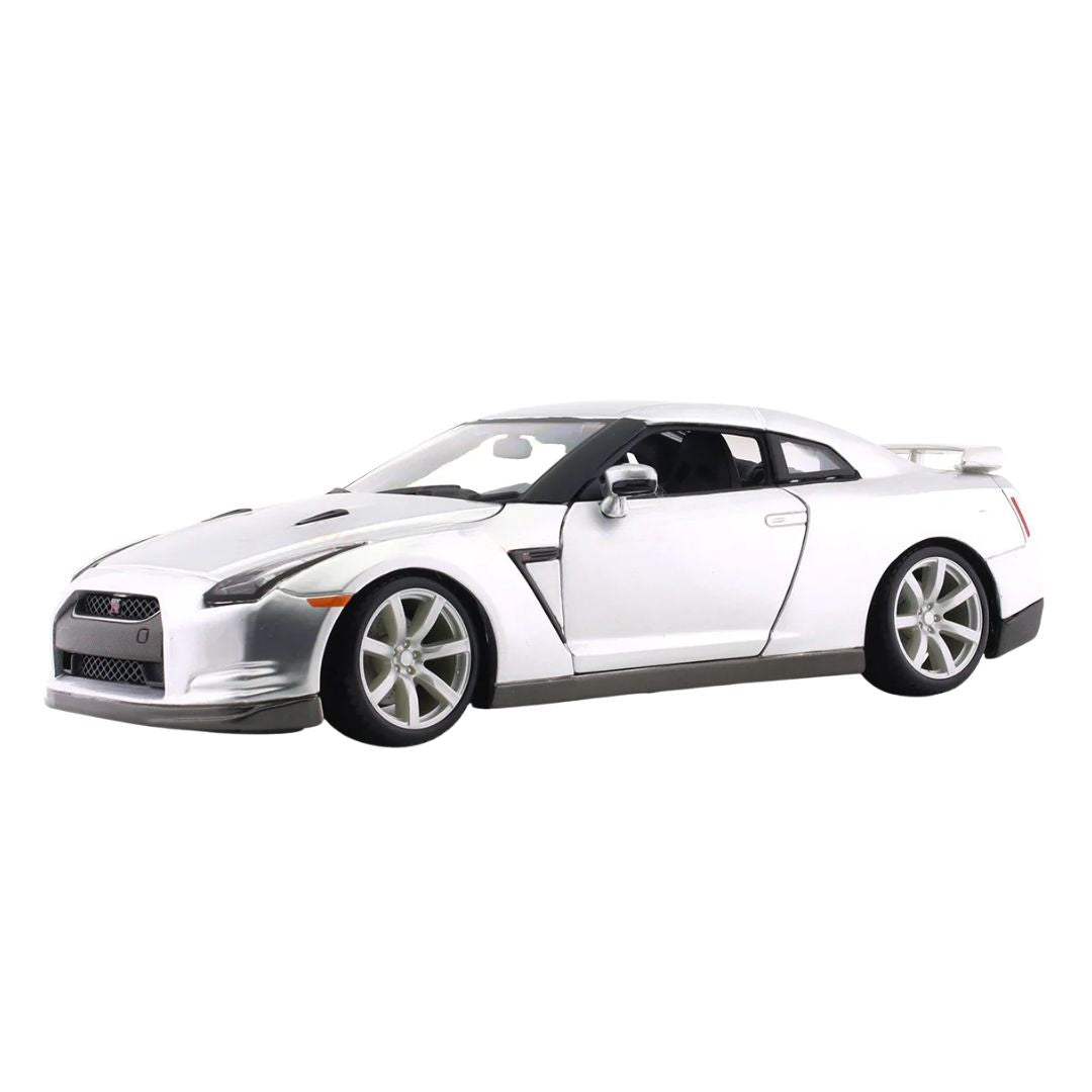 Silver Nissan GTR 1:18 Scale Die-Cast Car By Bburago