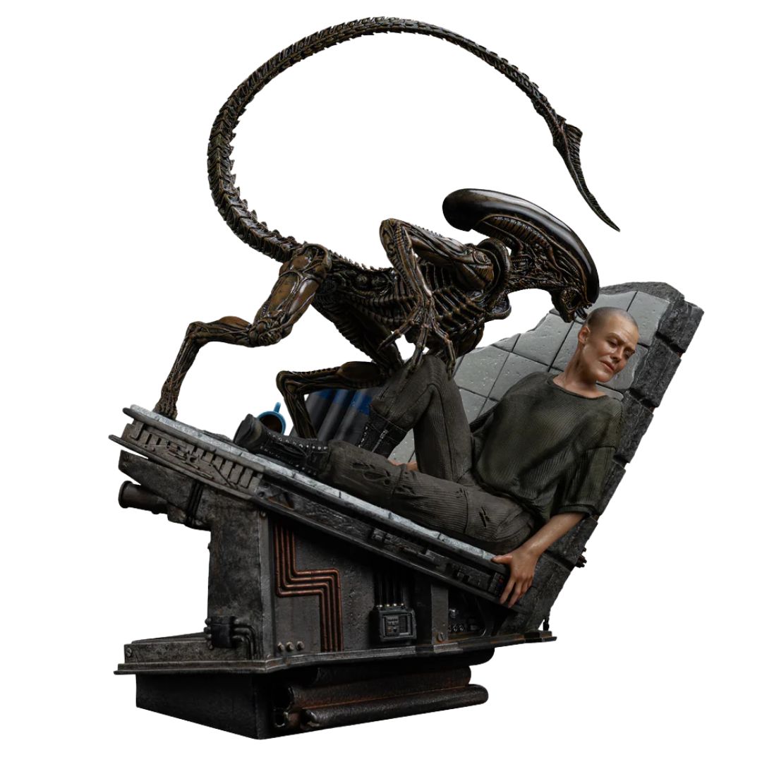 Alien 3  Ellen Ripley And Dog Alien Statue By Iron Studios