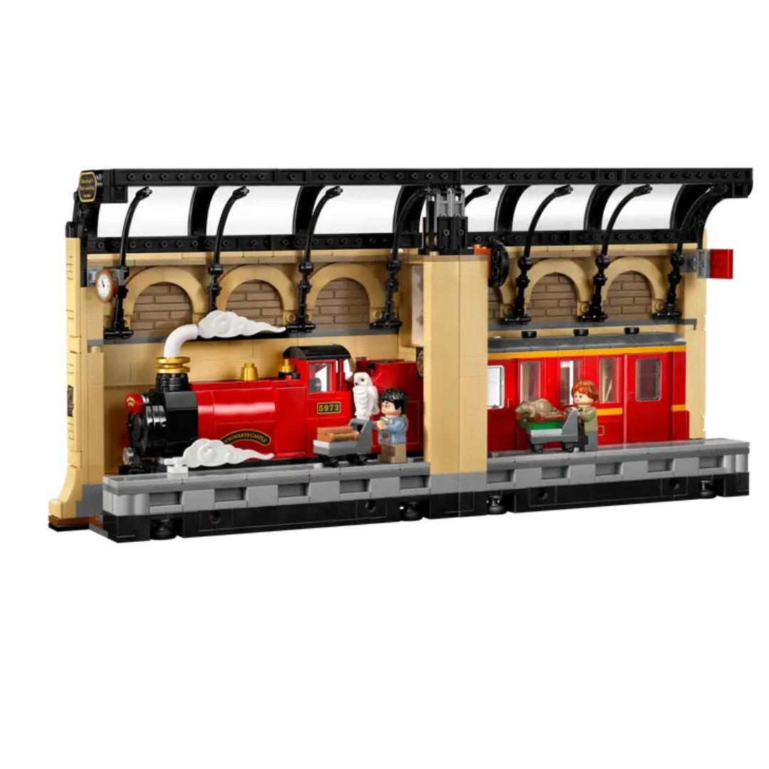 Harry Potter Book Nook: Hogwarts Express By Lego -Lego - India - www.superherotoystore.com