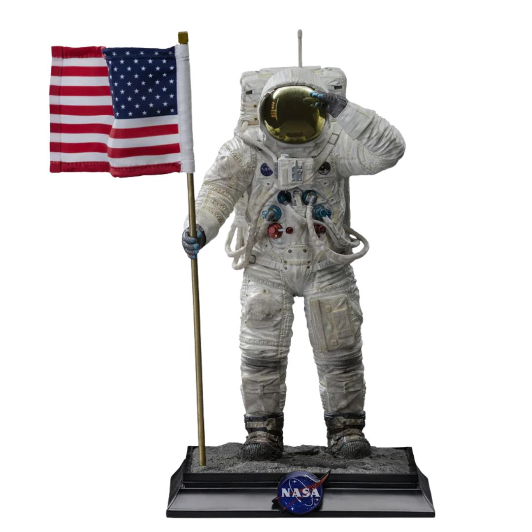 Nasa Apollo 11 Astronaut Statue By Iron Studios