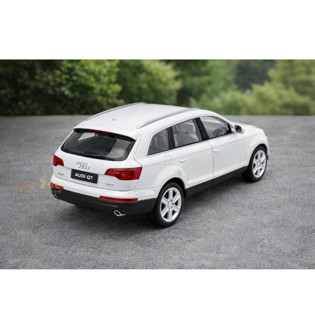 White Audi Q7 1:32 Scale Die-Cast Car by MSZ
