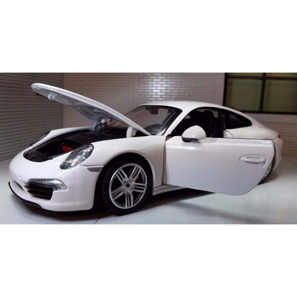 White Porsche 911 1:24 Scale Die-Cast Car By Rastar -Rastar - India - www.superherotoystore.com