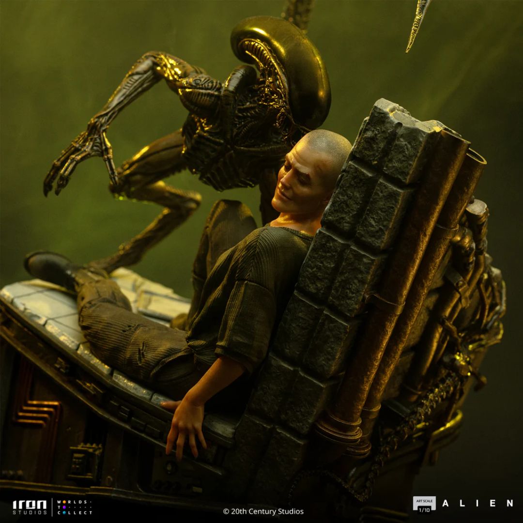 Alien 3  Ellen Ripley And Dog Alien Statue By Iron Studios