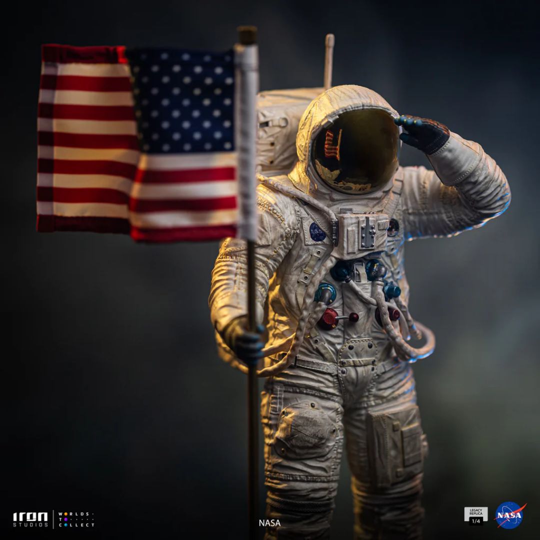 Nasa Apollo 11 Astronaut Statue By Iron Studios