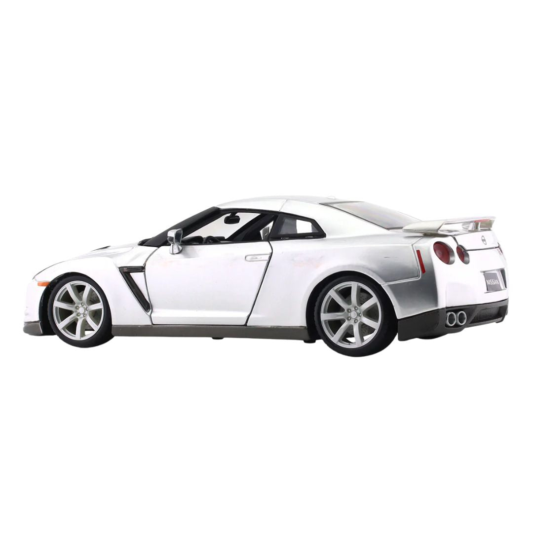 Silver Nissan GTR 1:18 Scale Die-Cast Car By Bburago