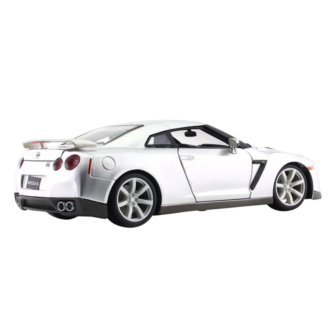 Silver Nissan GTR 1:18 Scale Die-Cast Car By Bburago