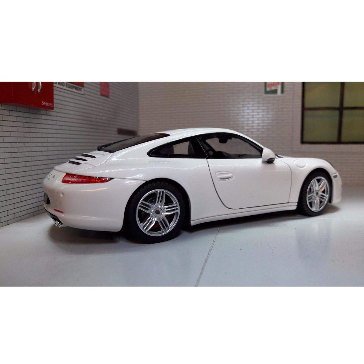 White Porsche 911 1:24 Scale Die-Cast Car By Rastar -Rastar - India - www.superherotoystore.com