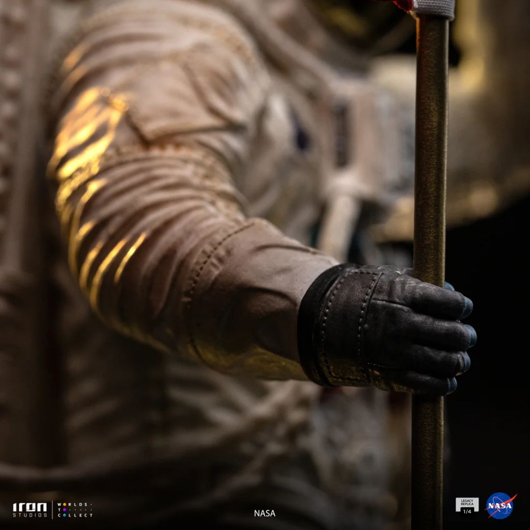 Nasa Apollo 11 Astronaut Statue By Iron Studios