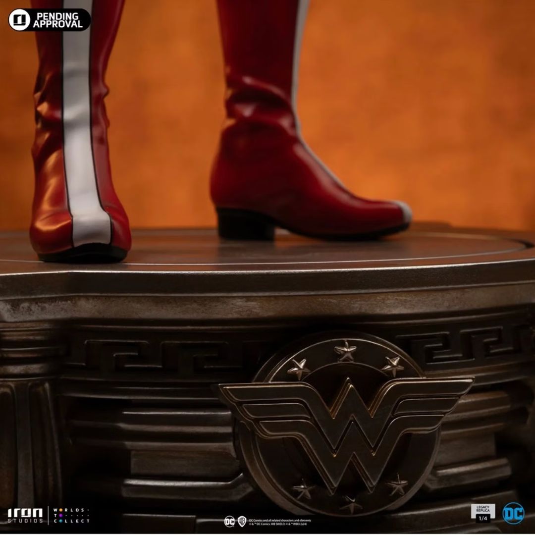 Wonder Woman - Dc Trinity - Legacy Replica Statue  By Iron Studios -Iron Studios - India - www.superherotoystore.com