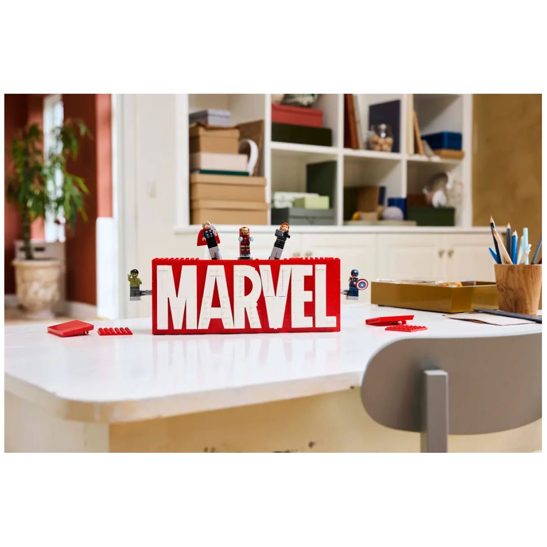 Marvel Logo & Minifigures By Lego