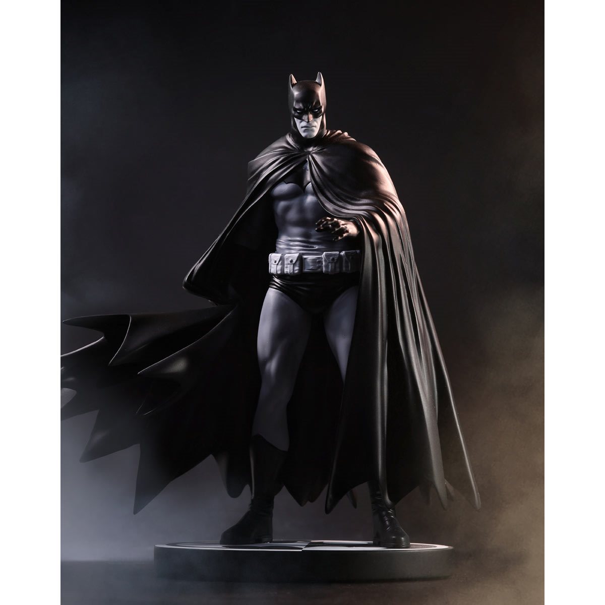 Batman Black and White by Lee Weeks Resin 1:10 Scale Statue by McFarlane Toys -McFarlane Toys - India - www.superherotoystore.com