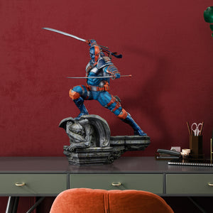 Deathstroke Premium Format™ Figure by Sideshow Collectibles -Sideshow Collectibles - India - www.superherotoystore.com