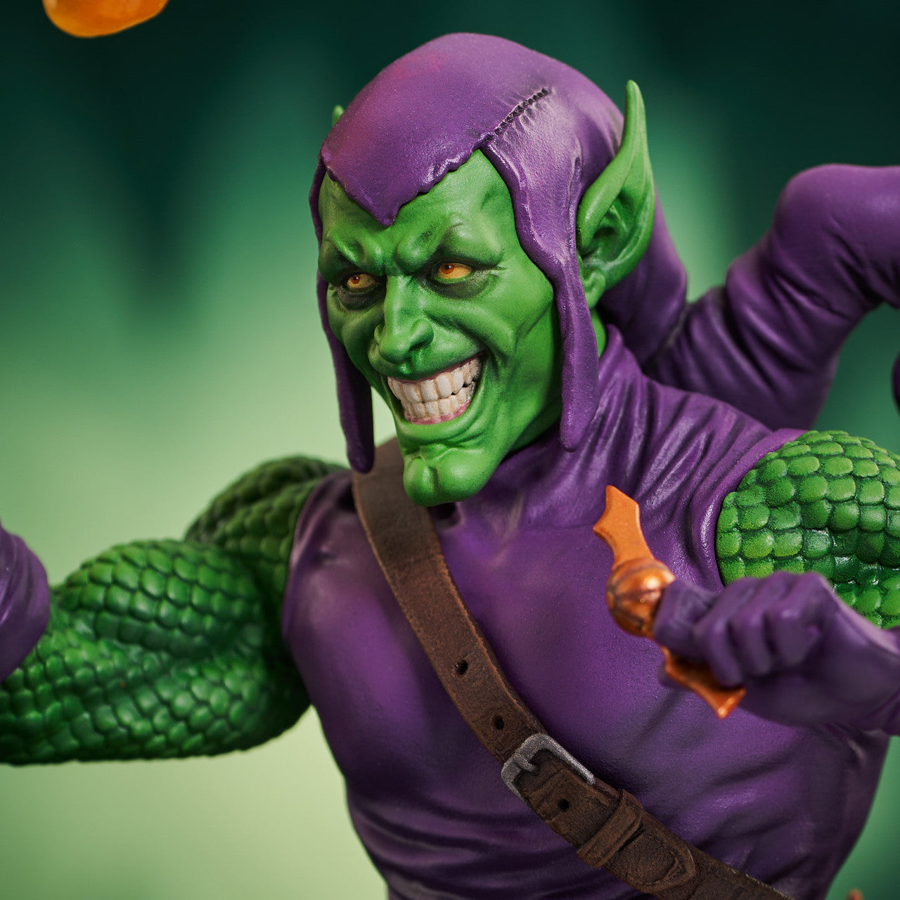 Marvel Comic Green Goblin 1:7 Scale Mini-Bust by Diamond Gallery -Diamond Gallery - India - www.superherotoystore.com