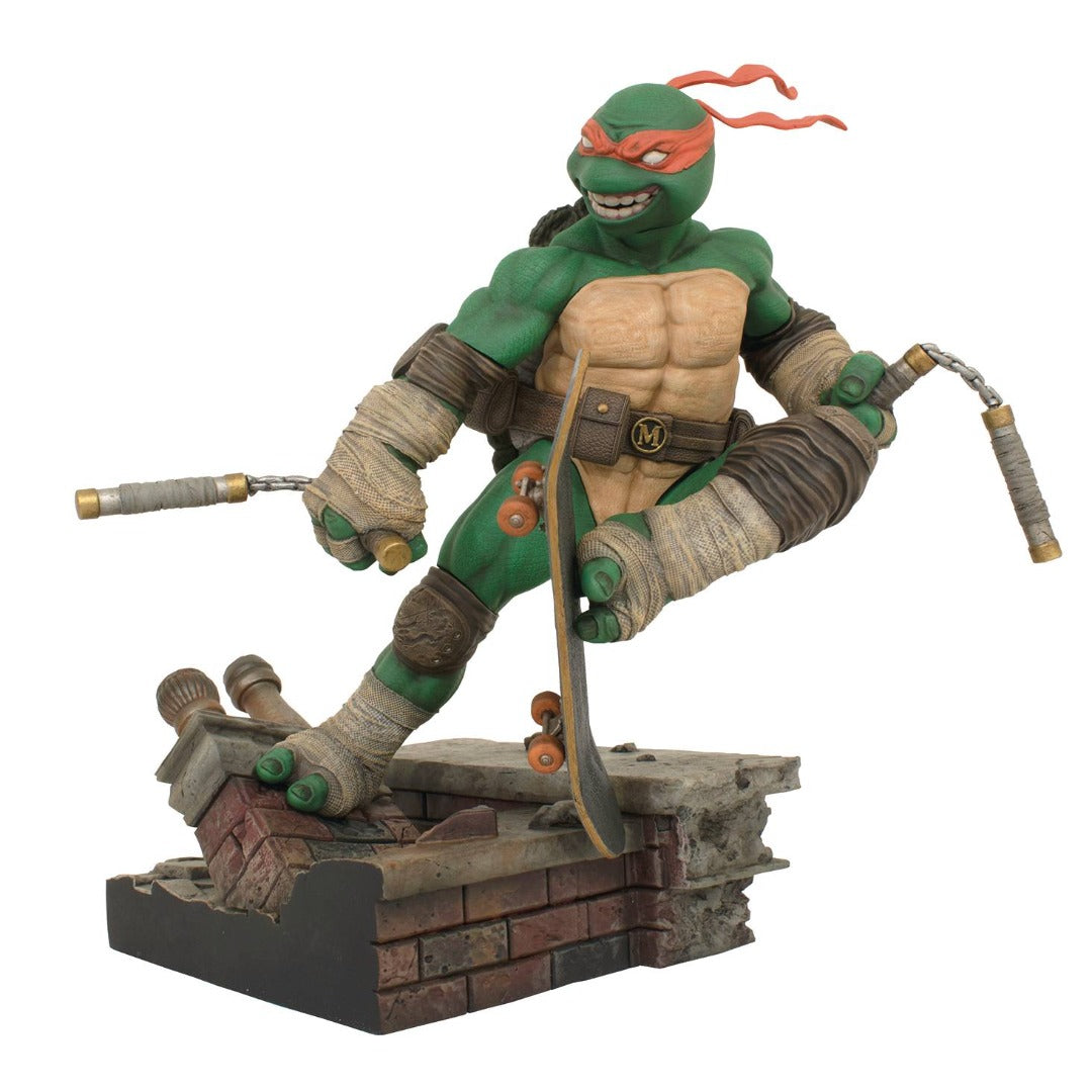 Michelangelo deals batman figure