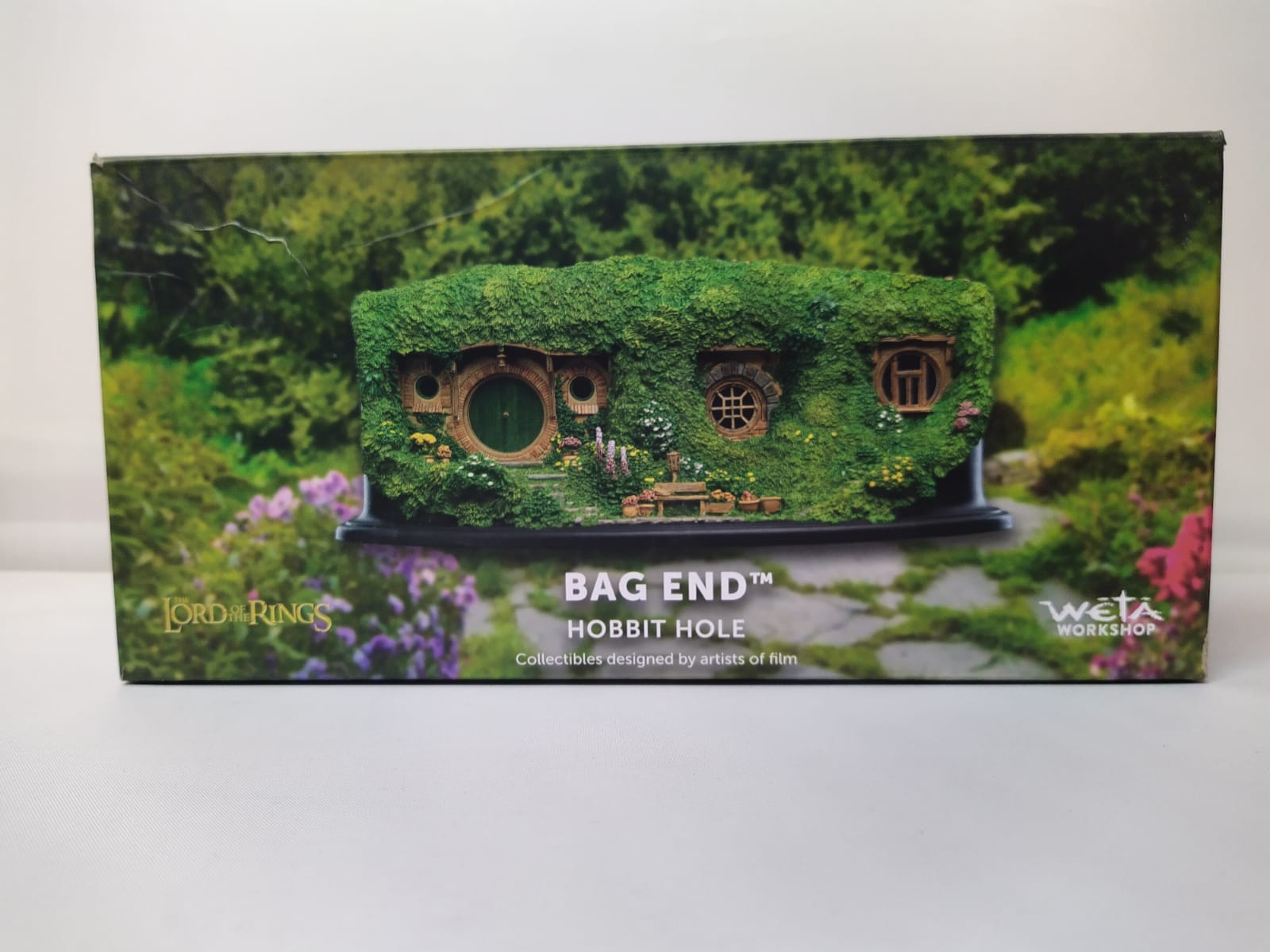 The Lord Of The Rings - Hobbit Hole - Bag End By Weta Workshop  (Damaged Box) -Weta Workshop - India - www.superherotoystore.com