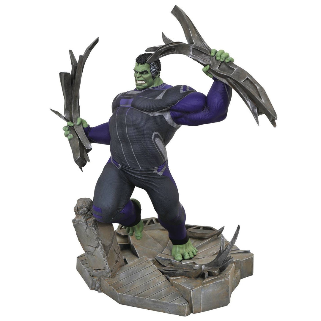 Avengers Endgame Tracksuit Hulk Marvel Deluxe Statue by Diamond Select Toys -Diamond Gallery - India - www.superherotoystore.com