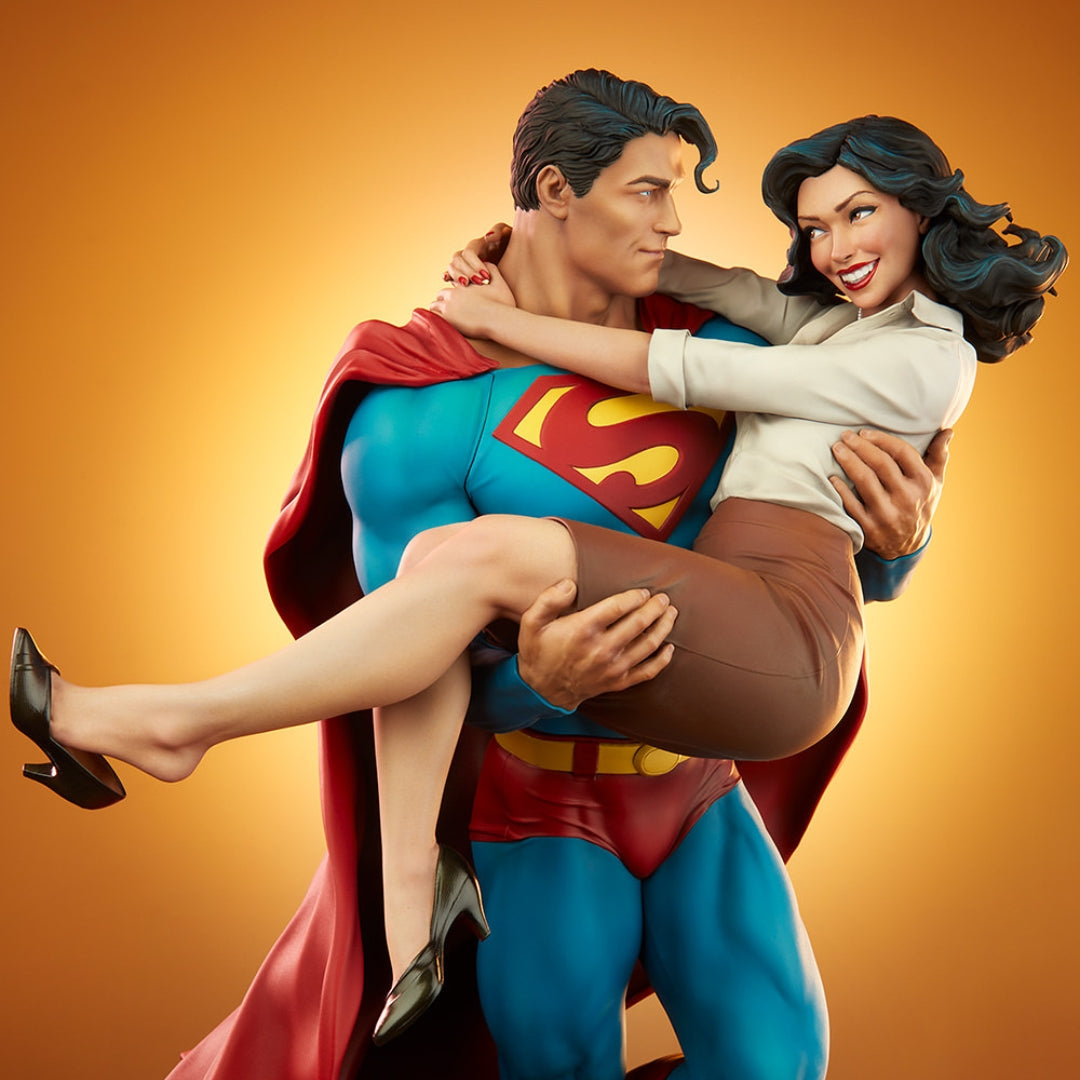 Superman and Lois Lane Diorama Statue by Sideshow Collectibles -Sideshow Collectibles - India - www.superherotoystore.com
