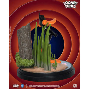 Looney Tunes Daffy Duck 1:6 Scale Limited Edition Diorama by MG Collectibles -MG Collectibles & Toys - India - www.superherotoystore.com