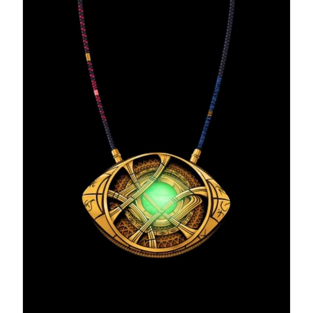 The eye of Agamotto Doctor Dr Strange eye necklace 1/1 scale